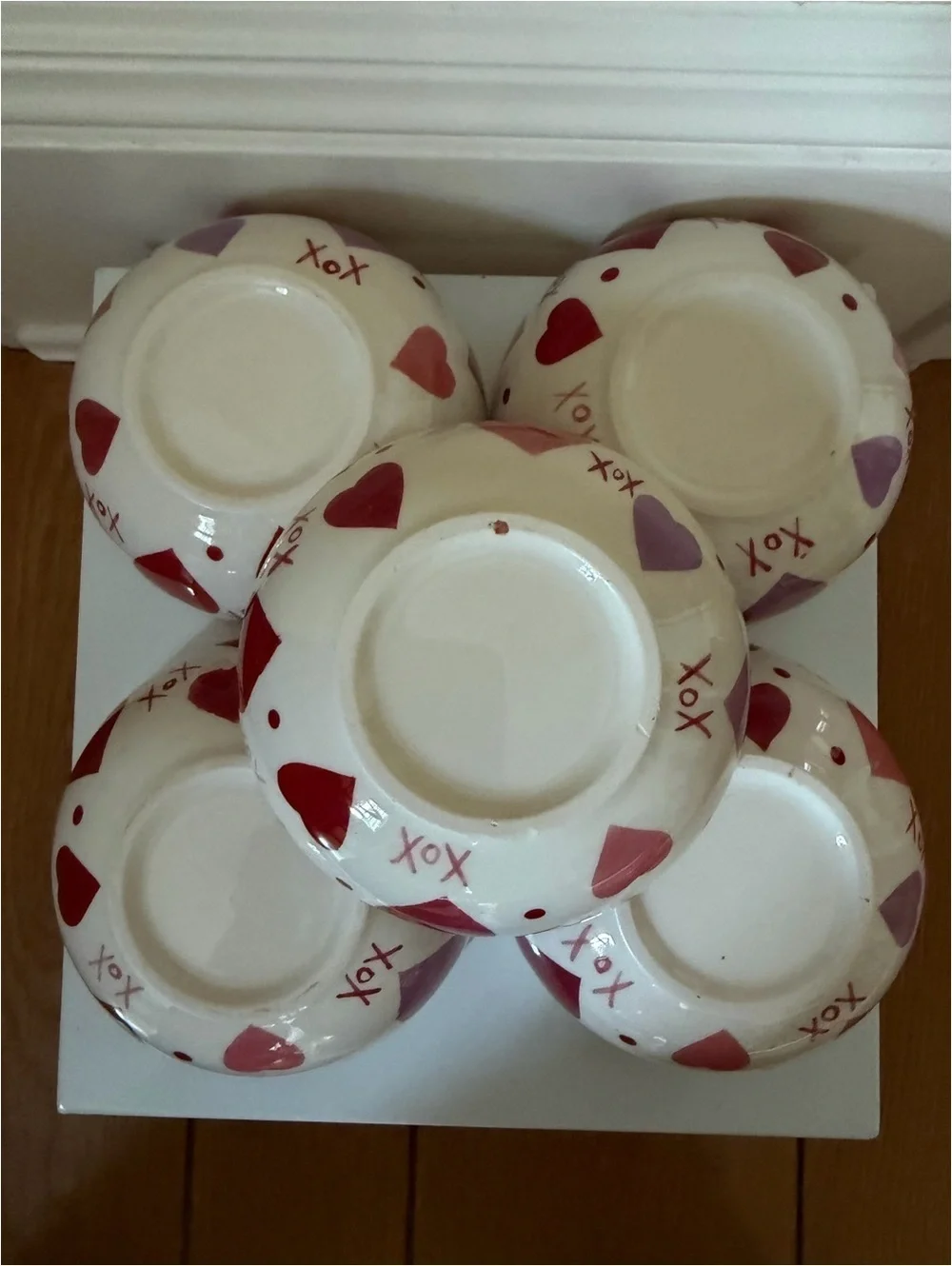 Ceramic glazed cereal ice cream bowls with XOX and hearts theme. Set of 5
